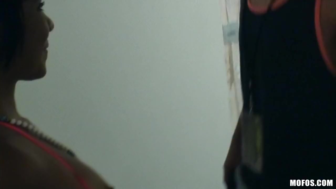 Kara Hartley - Giving that Hotty a Necklace... of Cock Juice
