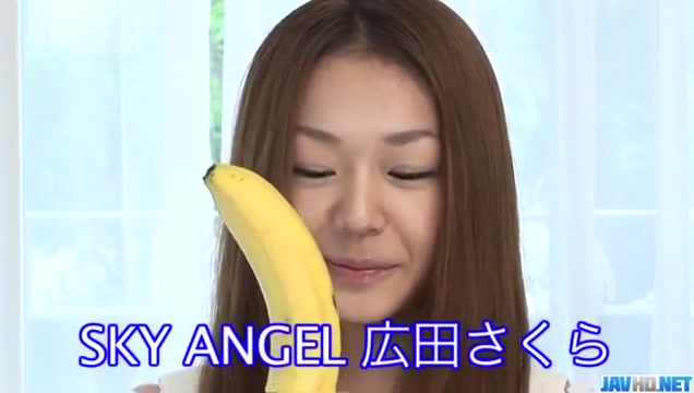 Serina Hayakawa pleases wth her warm lips