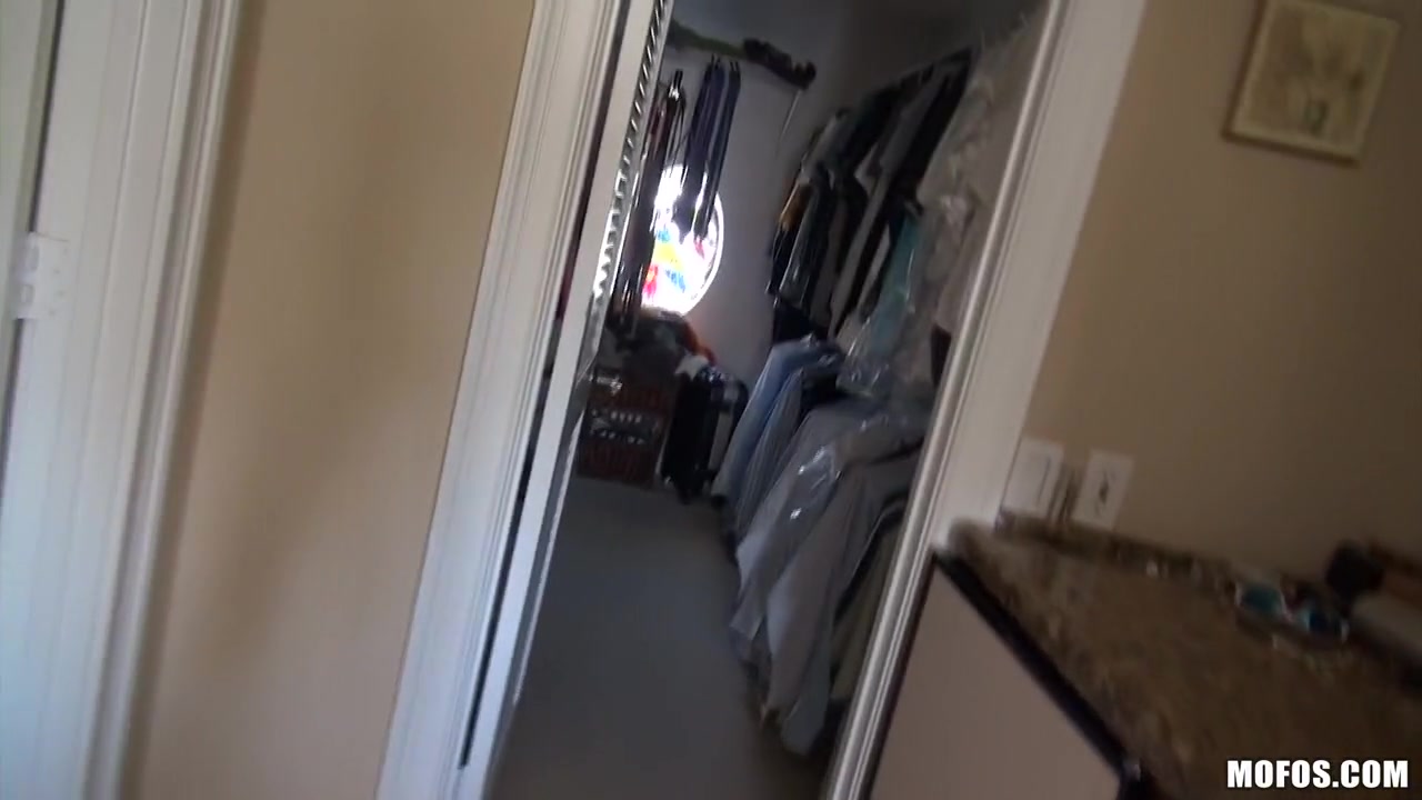 Pixxxi Lynn - A Quickie in my Neighbour's Abode