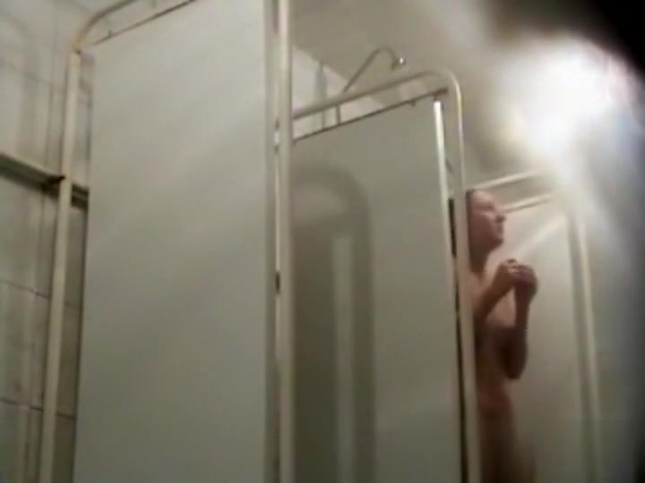 Hawt honeys are taking a shower