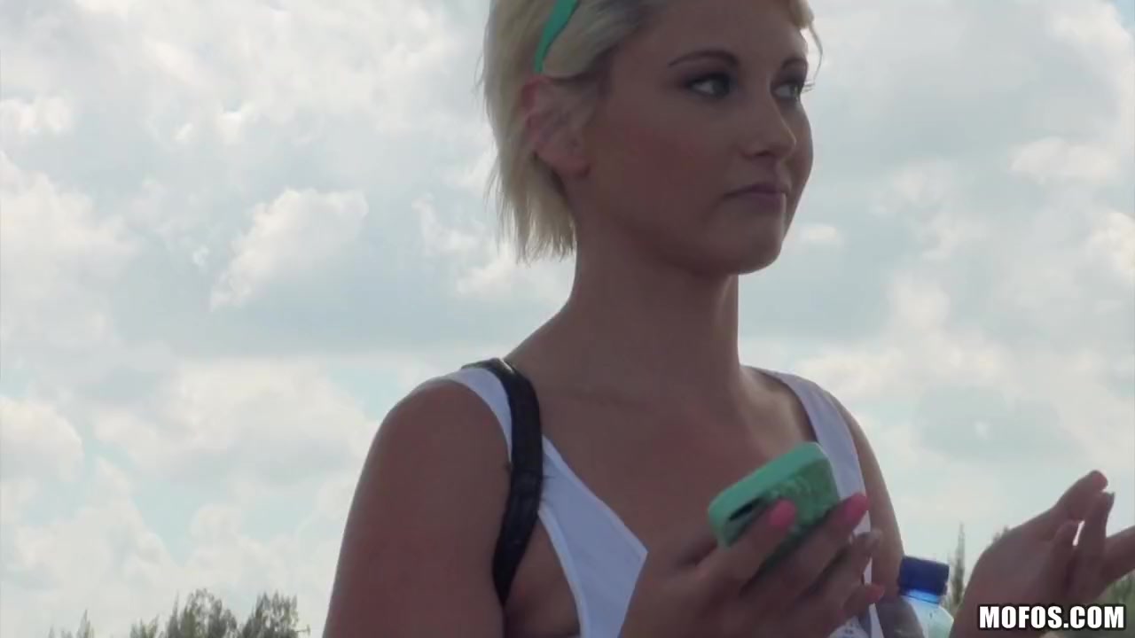 Dani Crave - Golden-Haired Girl Bonks a Complete Stranger In His Car
