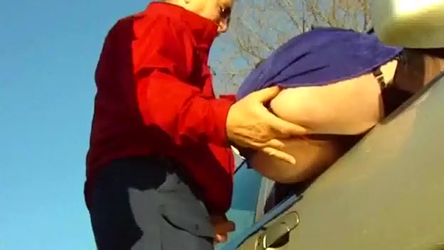 Dogging in the car in nature. bareback doggystyle fuck !!!