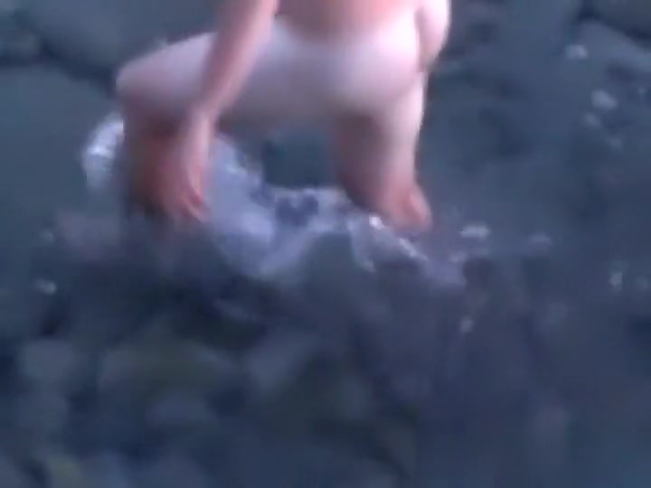 Outdoor oral pleasure on the beach